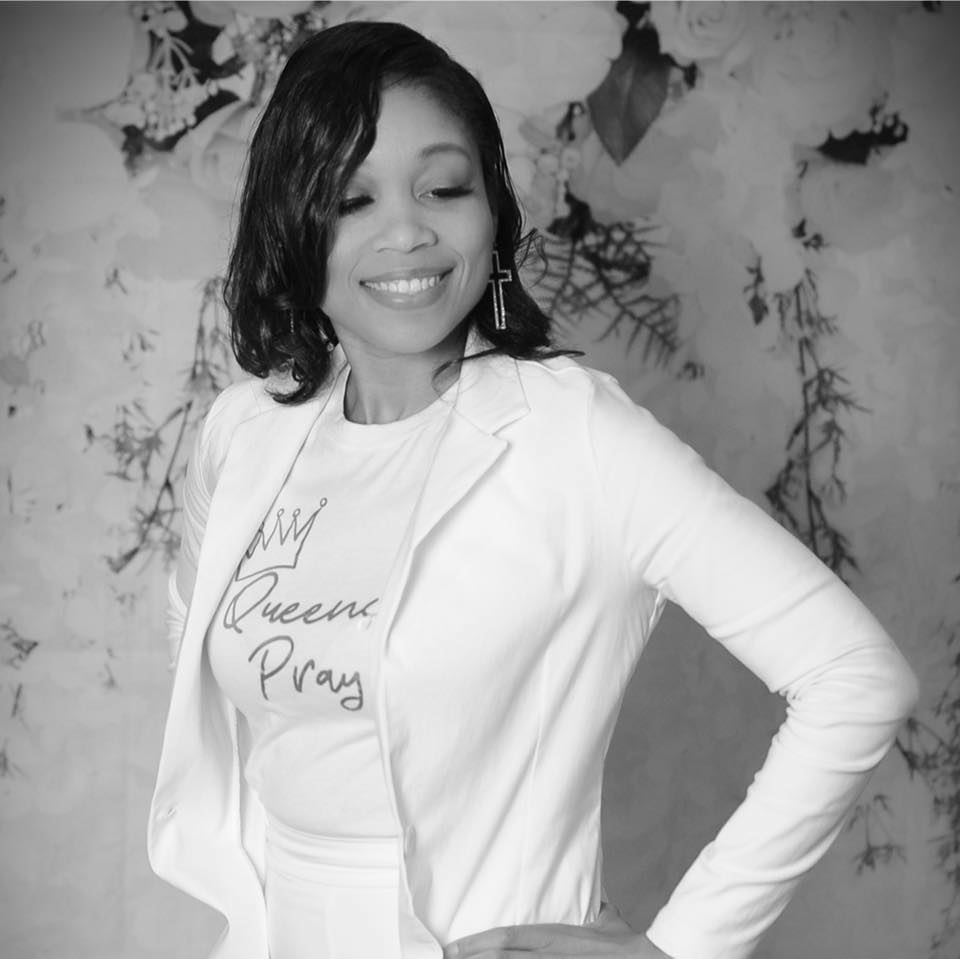 White and Silver Queen’s Pray